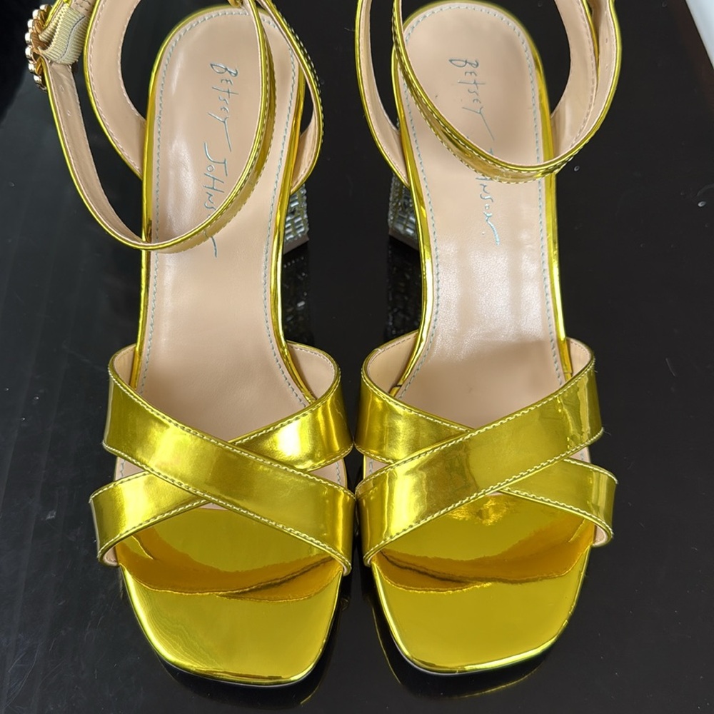 Betsey Johnson SB-Bell Yellow Gold Metallic Crystal Embellished Heel Sandals 8.5 - Picture 2 of 11